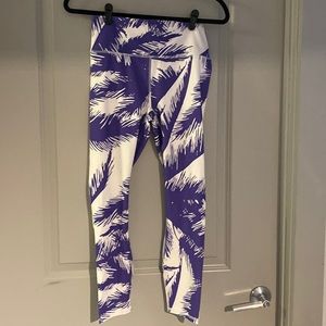 NWT Fabletics printed leggings Size M/8